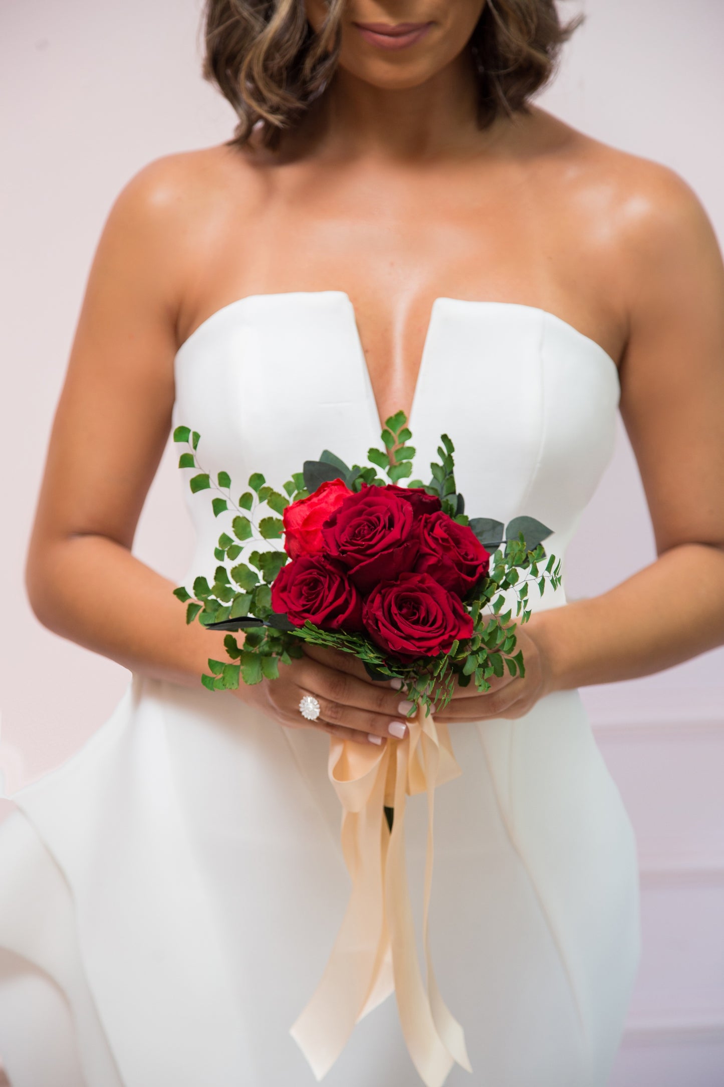 Ramo Petite Rosas Clásicas & peonía