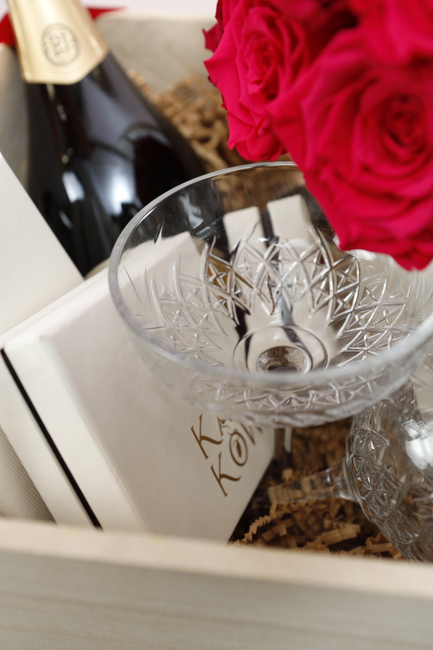 Flowers & Bubbles Deluxe Gift Box SV24