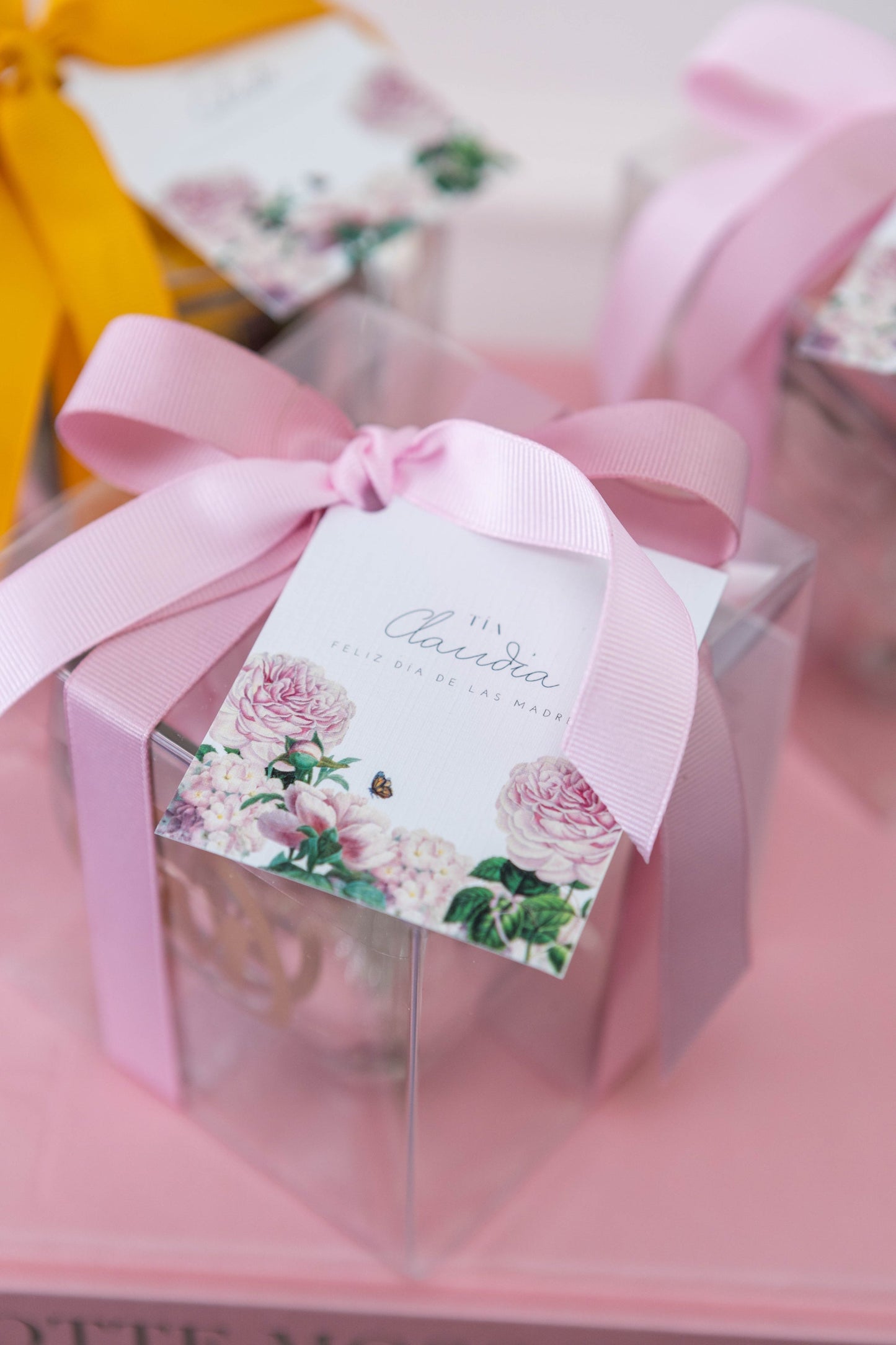 Signature Almond Favor 3" Garden Rose Premium Rosado Pastel