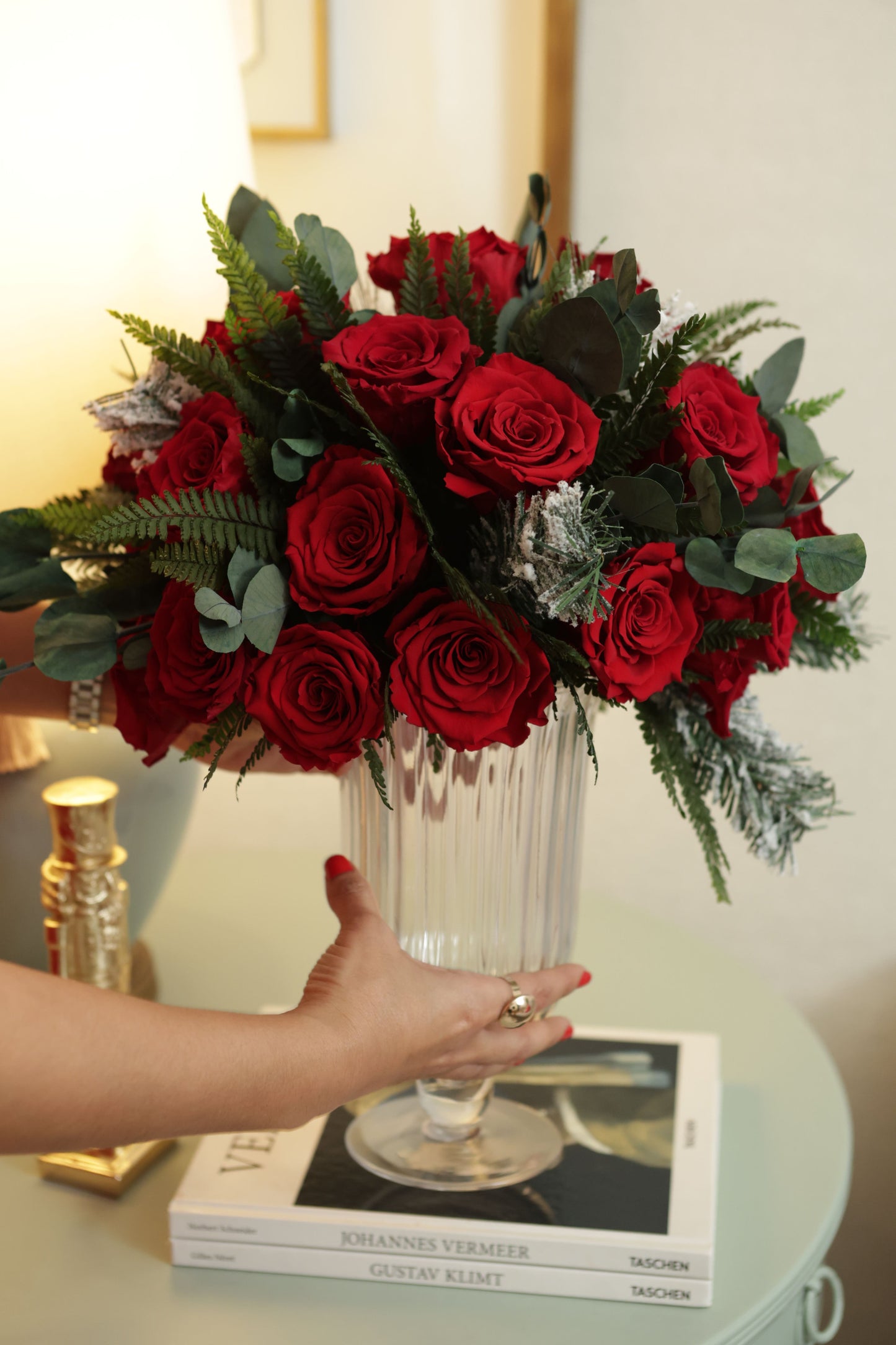 Oster Vase 9.5" Rosas de Navidad