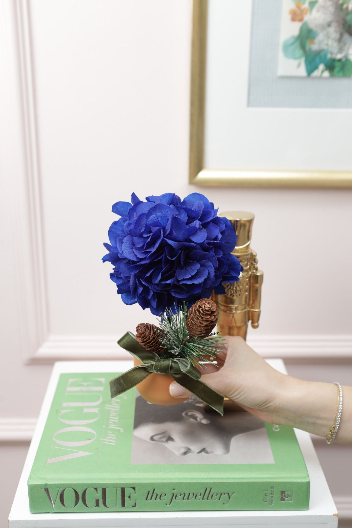 Kendall 2" Mini Topiario Hortensias Royal Blue