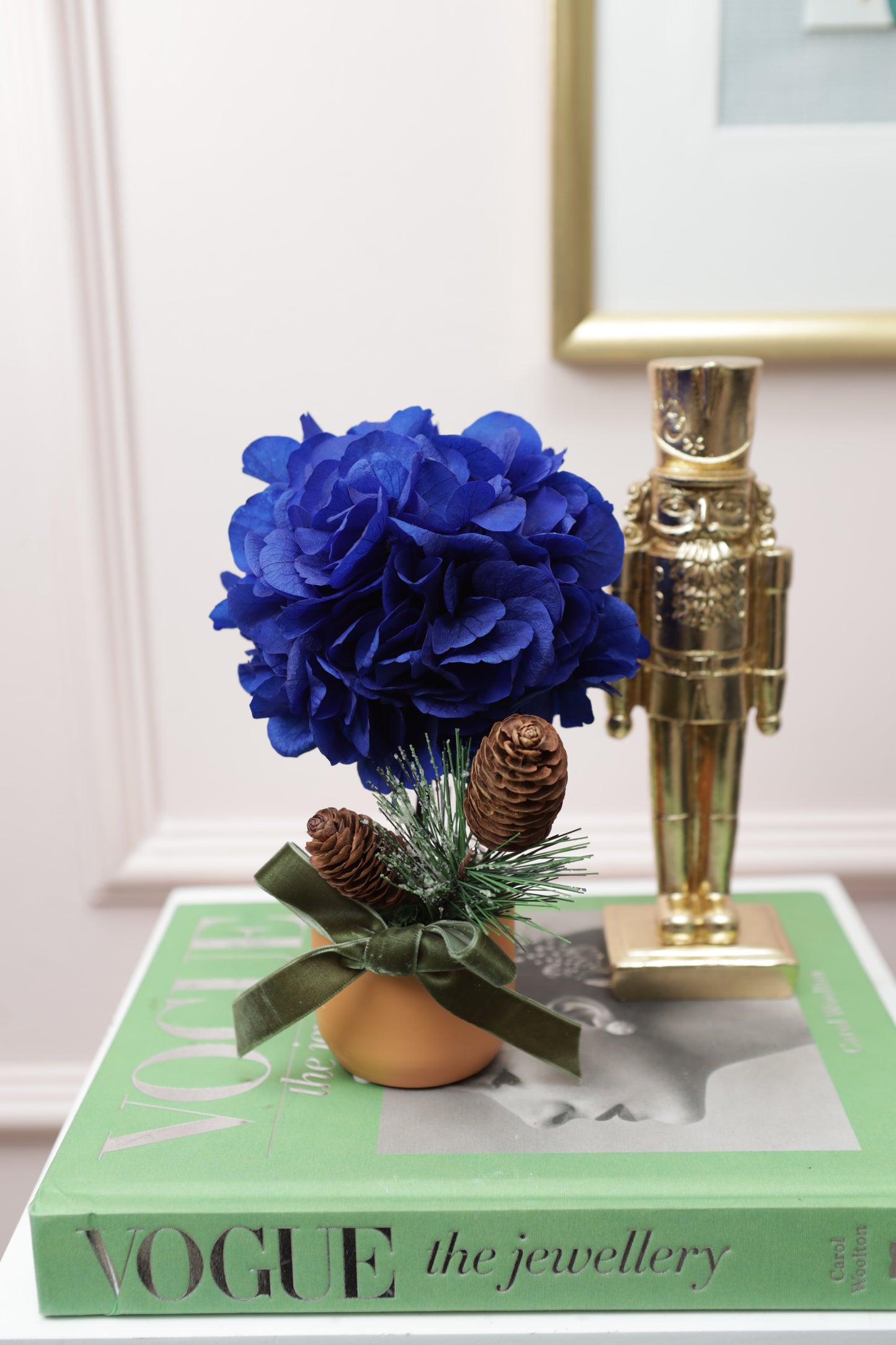 Kendall 2" Mini Topiario Hortensias Royal Blue